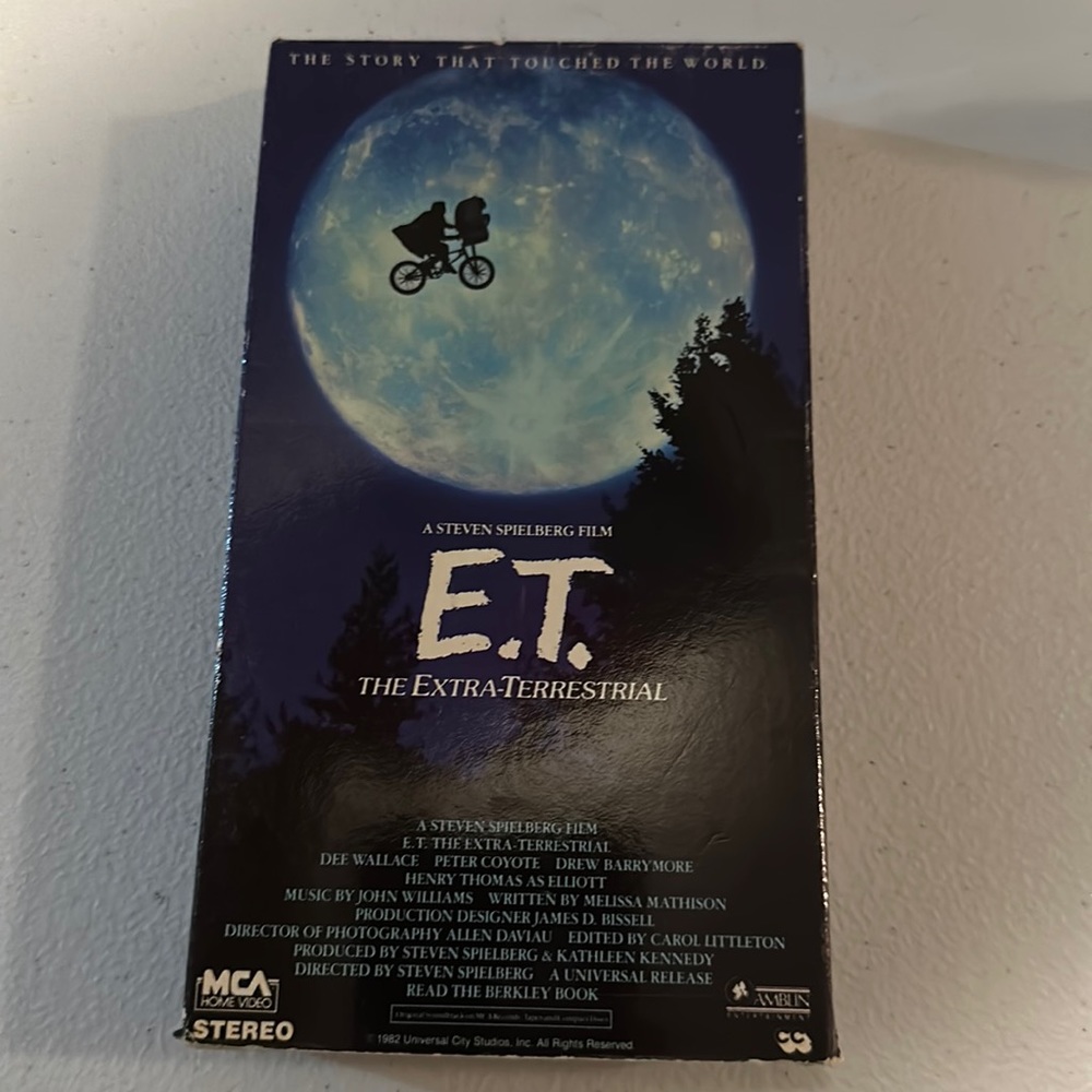 ET Extra Terrestrial E.T. on VHS Green Black Tape with Slipcase 1988 Movie